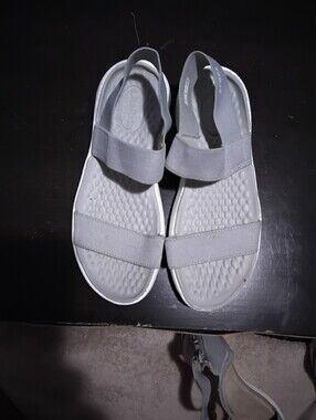 CROCS Womens Gray Lite Ride Sandals - 6
